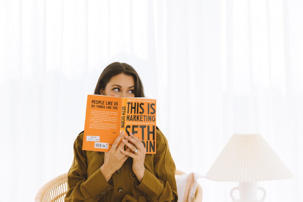 Marisa reads about kajabi alternative